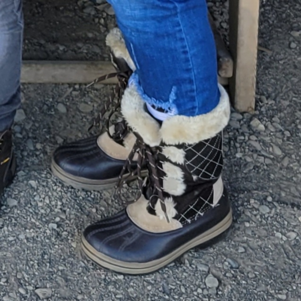 Magellan Outdoors Quilted fur lined Snow boots 7